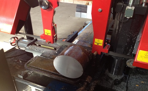 武鸣卧式带锯床加工时出现明显振荡如何排查？