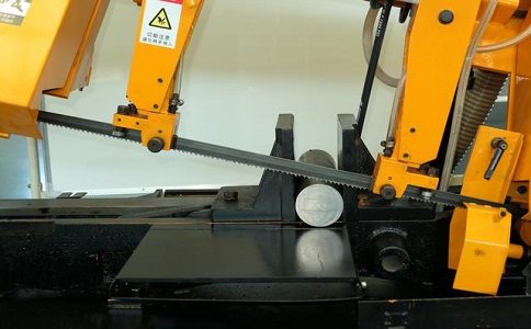 武鸣数控带锯床自动送料精度会出现偏差吗？